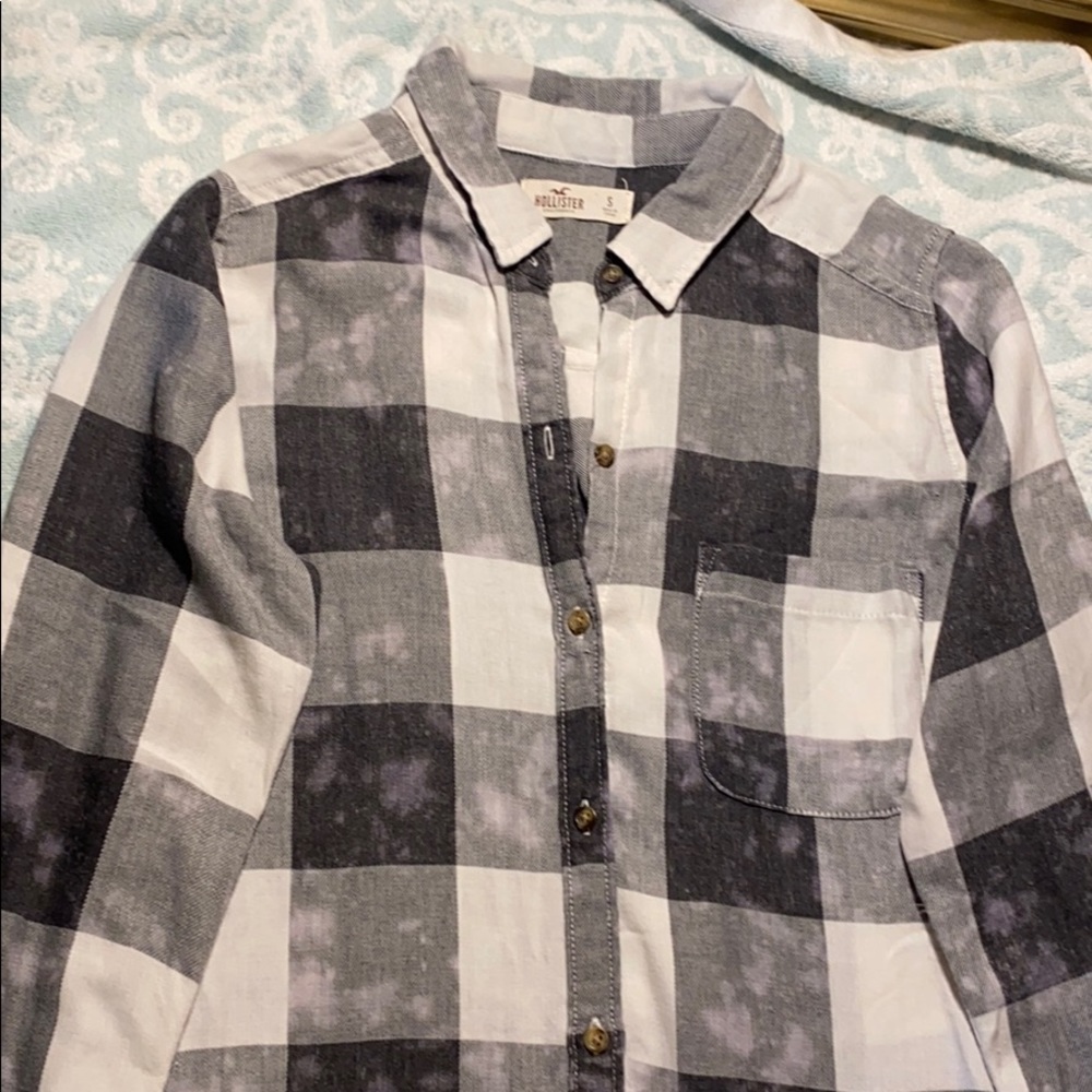 Hollister women bottom down shirt